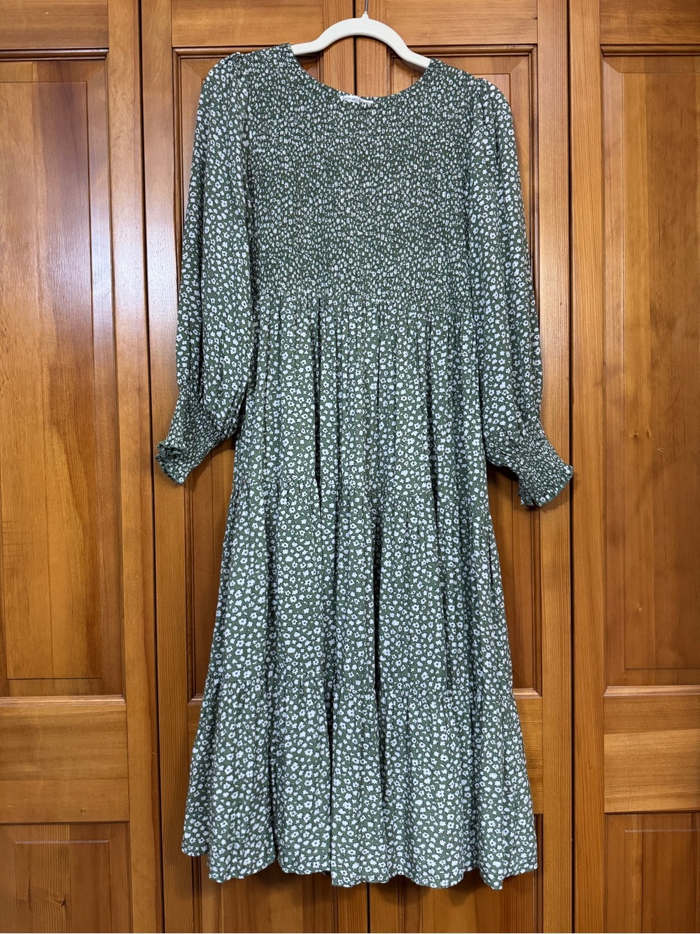 Shop Neighbor Green Ditsy Floral Smocked Midi Dress Long Sleeve Sz L - Picture 2 of 9